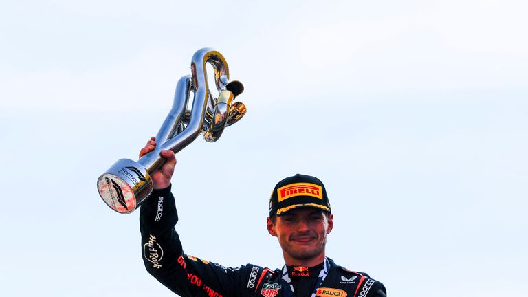 Verstappen a remporté la première place du Grand Prix d'Italie et a établi un nouveau record de 10 premières places consécutives.