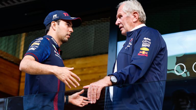 Sergio Perez et Helmut Marko en discussion au GP de Grande-Bretagne en juillet