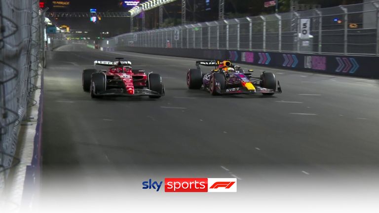 Max Verstappen semble déjà courir alors qu'il côtoie Charles Leclerc lors des deuxièmes essais au Grand Prix de Las Vegas