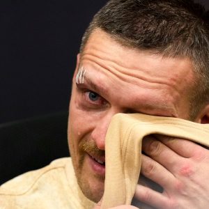 Fury vs Usyk : Oleksandr Usyk insensible au KO « volé » lors d’une victoire incontestée contre Tyson Fury