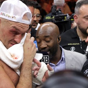 Tyson Fury exprime sa consternation après avoir subi une perte par décision partagée contre Oleksandr Usyk dans un combat incontesté pour le titre mondial des poids lourds